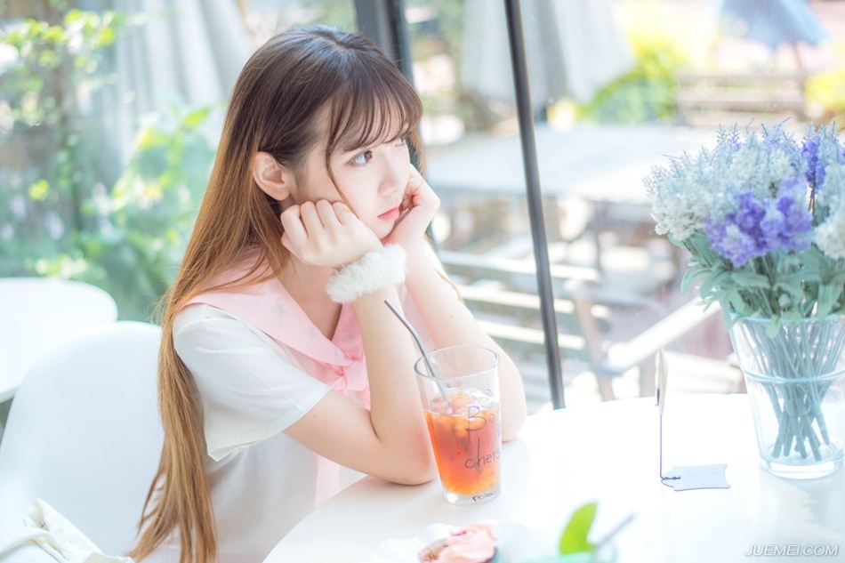 “呃……小事，我去解释一下。”孟达拍了拍脑袋，暗怪庞统怎么没把这人拴牢，原本准备等事情结束之后，再私底下说明，现在看来，必须赶快说清楚才行，否则天知道最后会闹出什么篓子。
